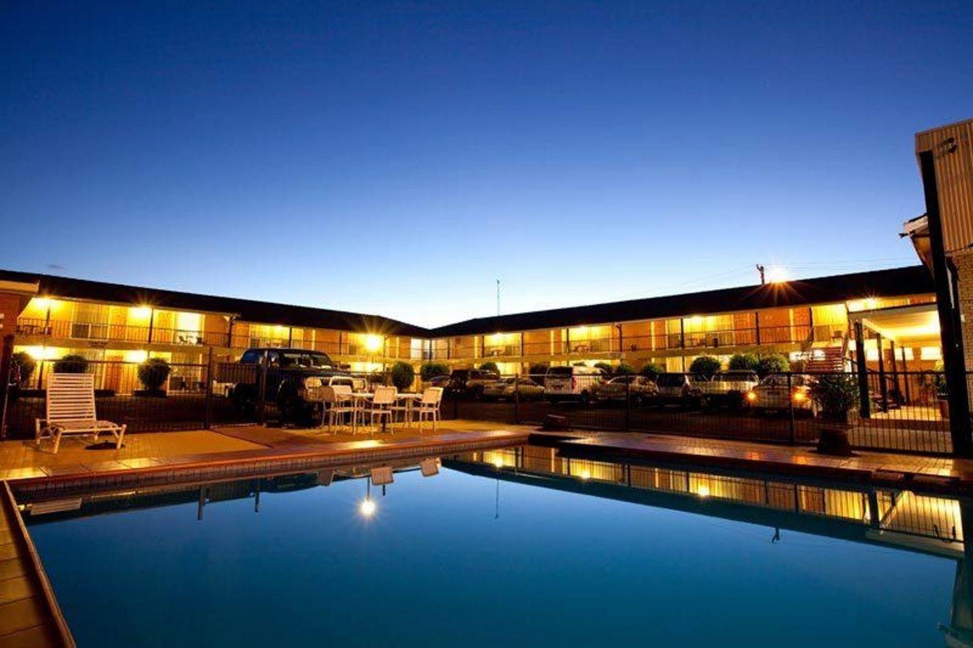 Golden West Motor Inn Dubbo Exteriér fotografie